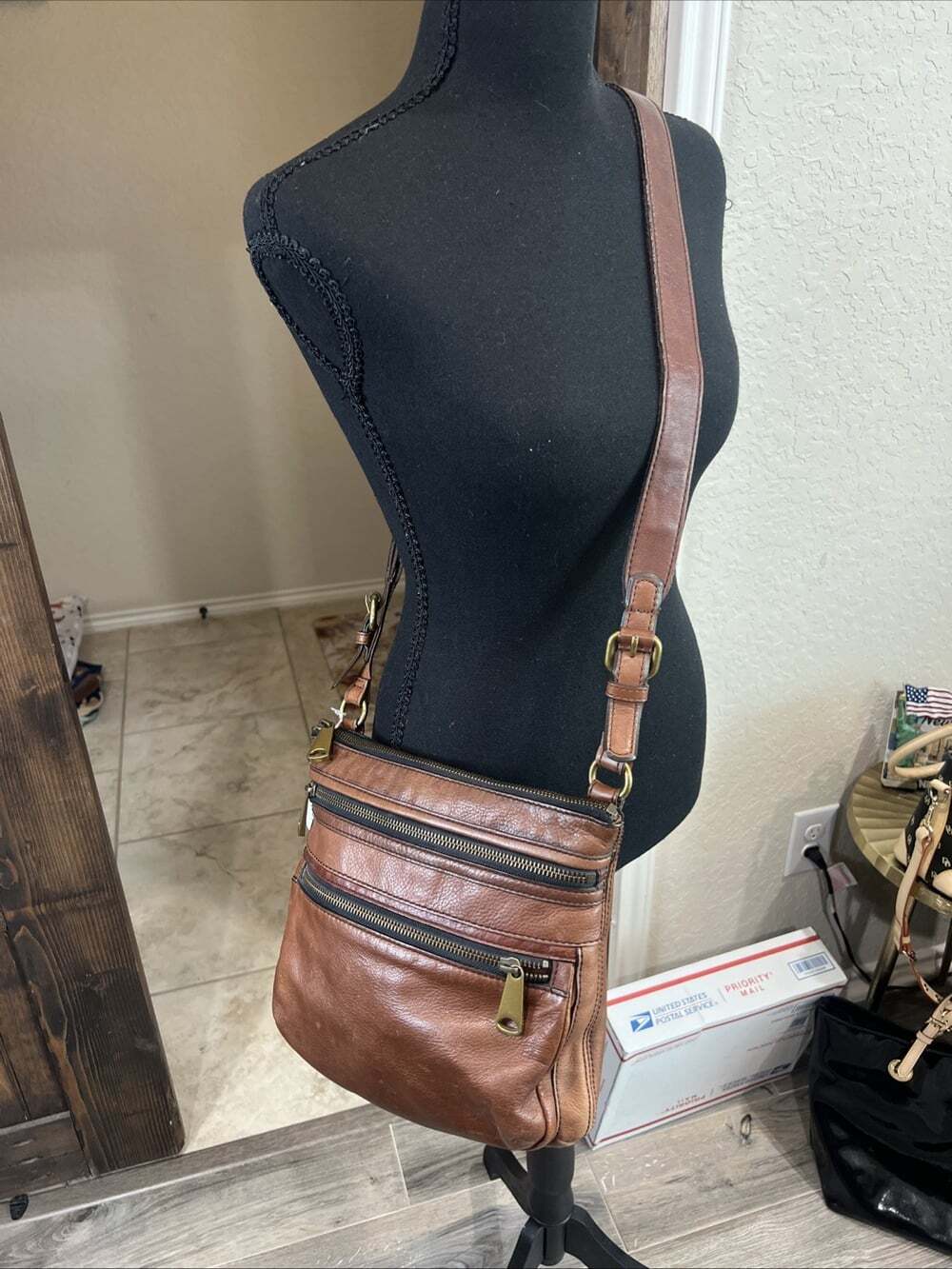 Fossil Explorer Brown Leather Crossbody Messenger Tri-Zip Distress Handbag Purse